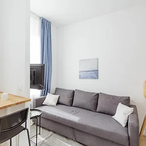 Joli 23 M Lumineux Et Rénové Proche Sacré-cœur , Paris France
