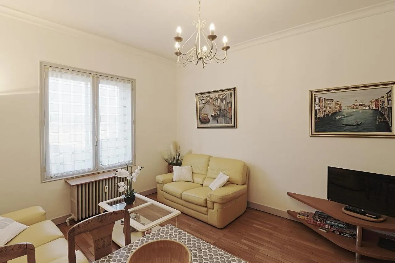 Apartment Le Family Lodge 2 Chambres 4 Personnes Classe 3 Etoiles Annecy France