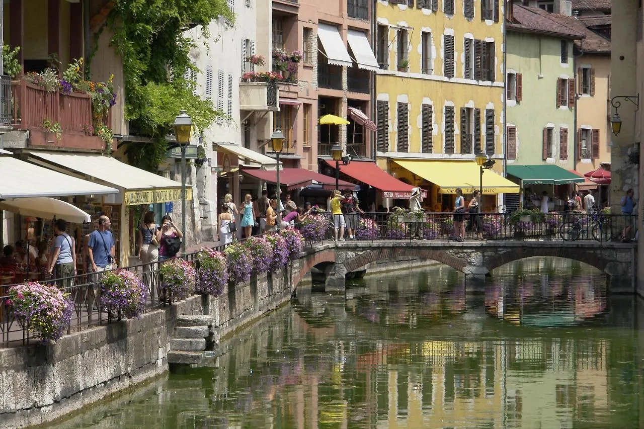 Le Family Lodge 2 Chambres 4 Personnes Classe 3 Etoiles Annecy